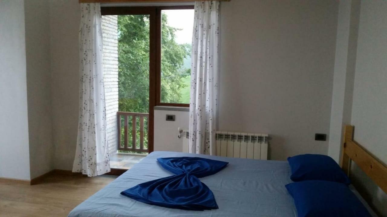 Bujtina E Tomorrit Hotell Ujanik Exteriör bild