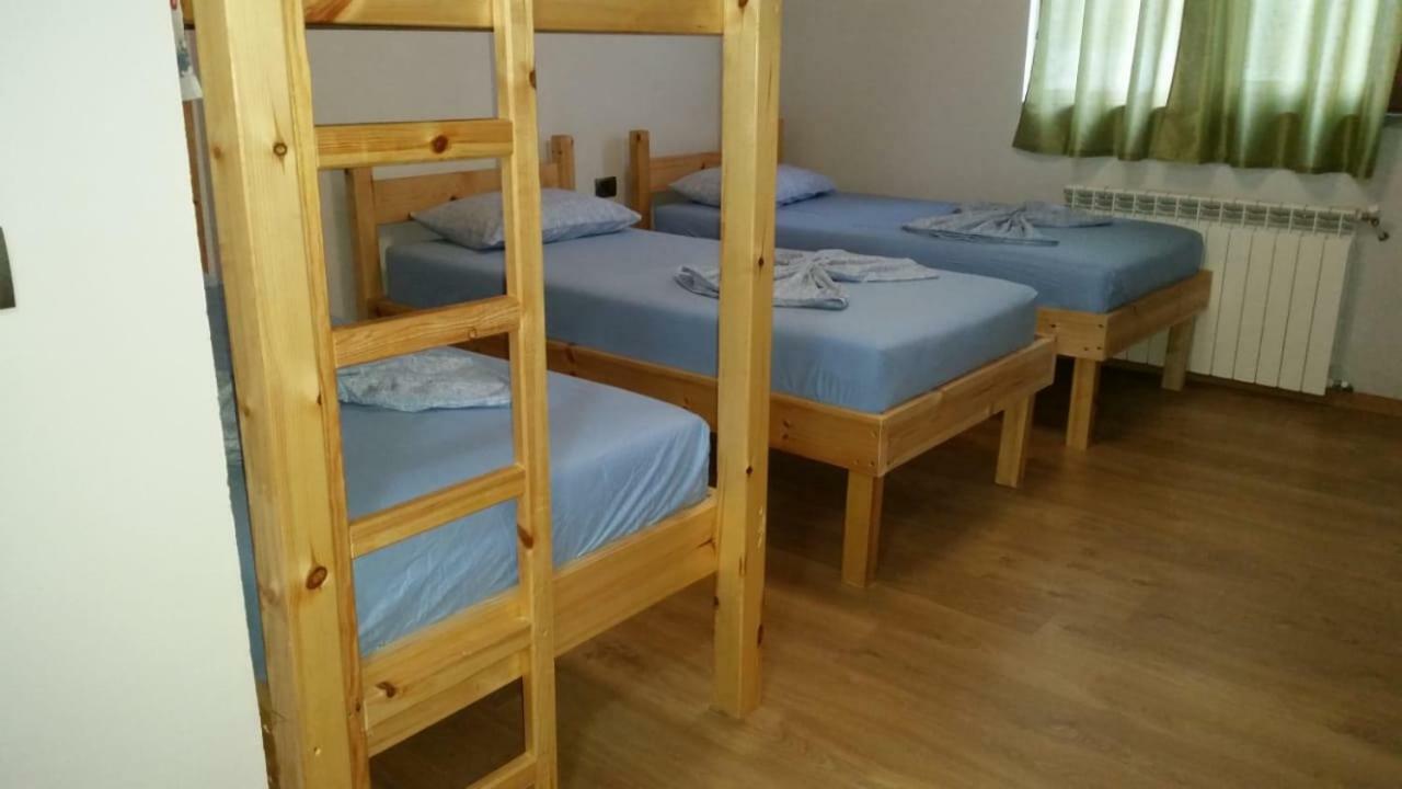 Bujtina E Tomorrit Hotell Ujanik Exteriör bild