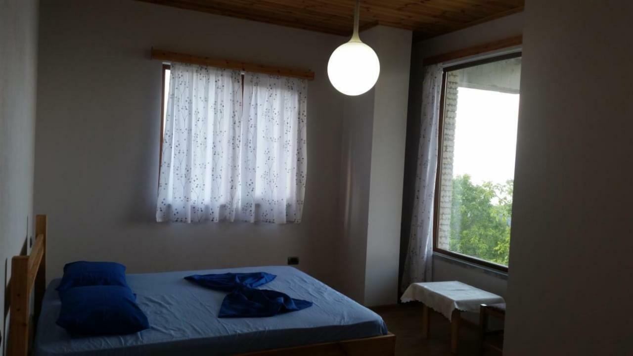 Bujtina E Tomorrit Hotell Ujanik Exteriör bild