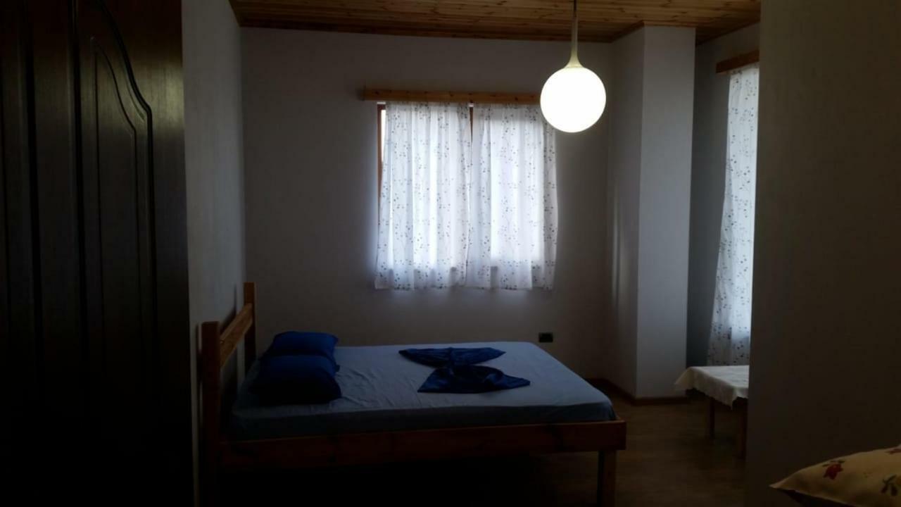Bujtina E Tomorrit Hotell Ujanik Exteriör bild