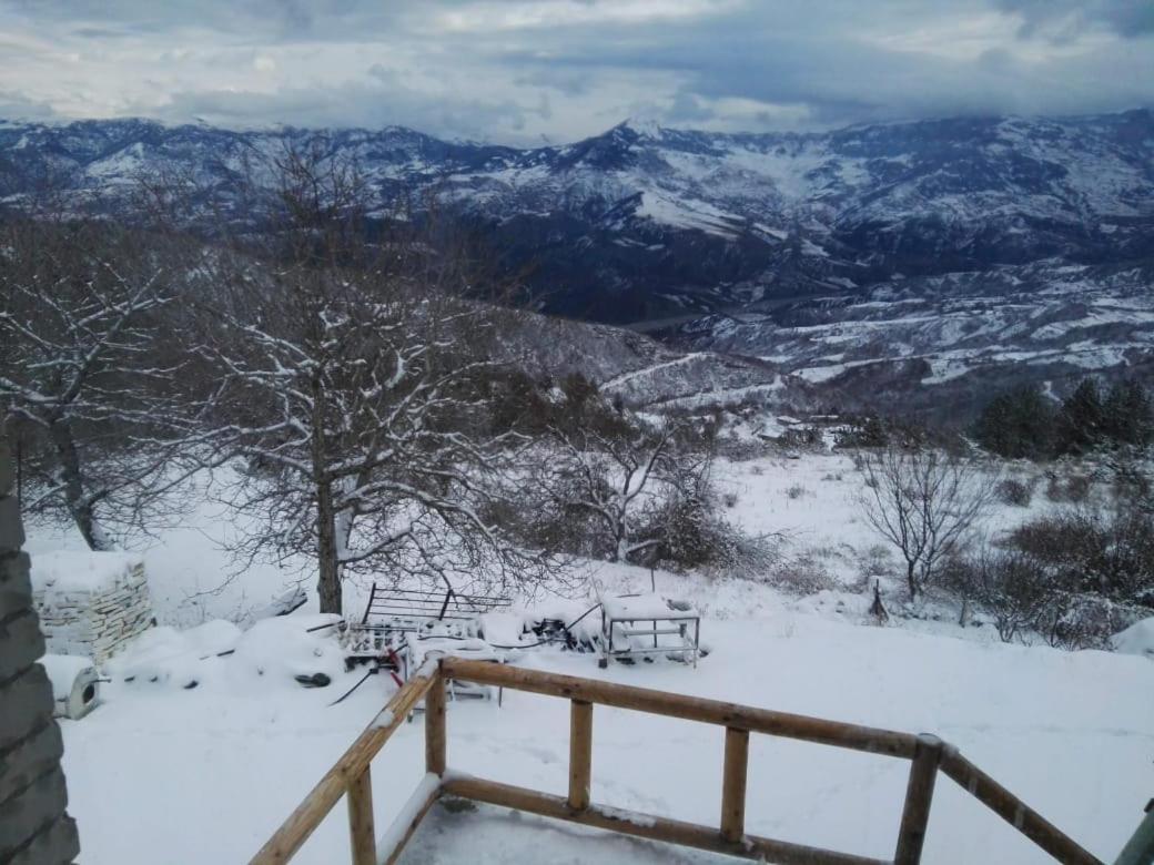 Bujtina E Tomorrit Hotell Ujanik Exteriör bild