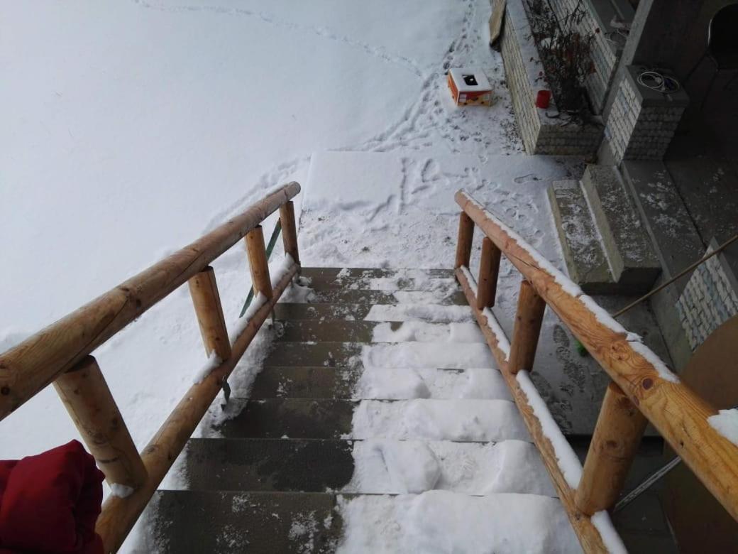 Bujtina E Tomorrit Hotell Ujanik Exteriör bild