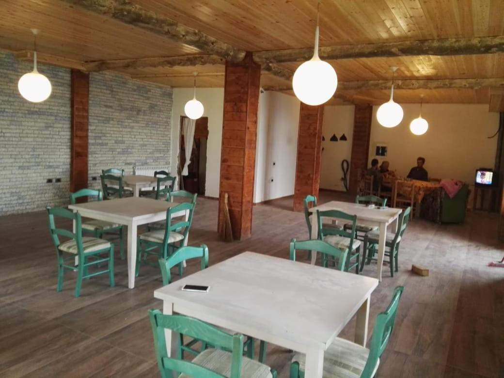 Bujtina E Tomorrit Hotell Ujanik Exteriör bild
